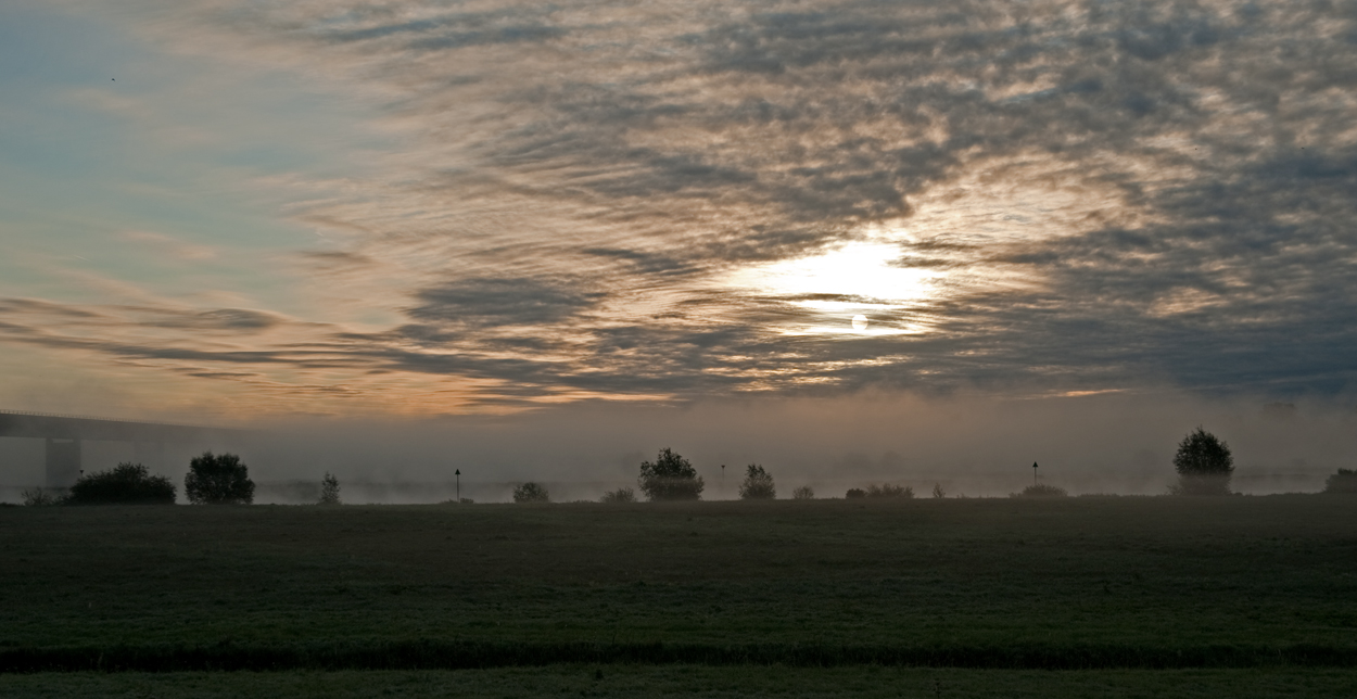 004 05 ijssel in de mist